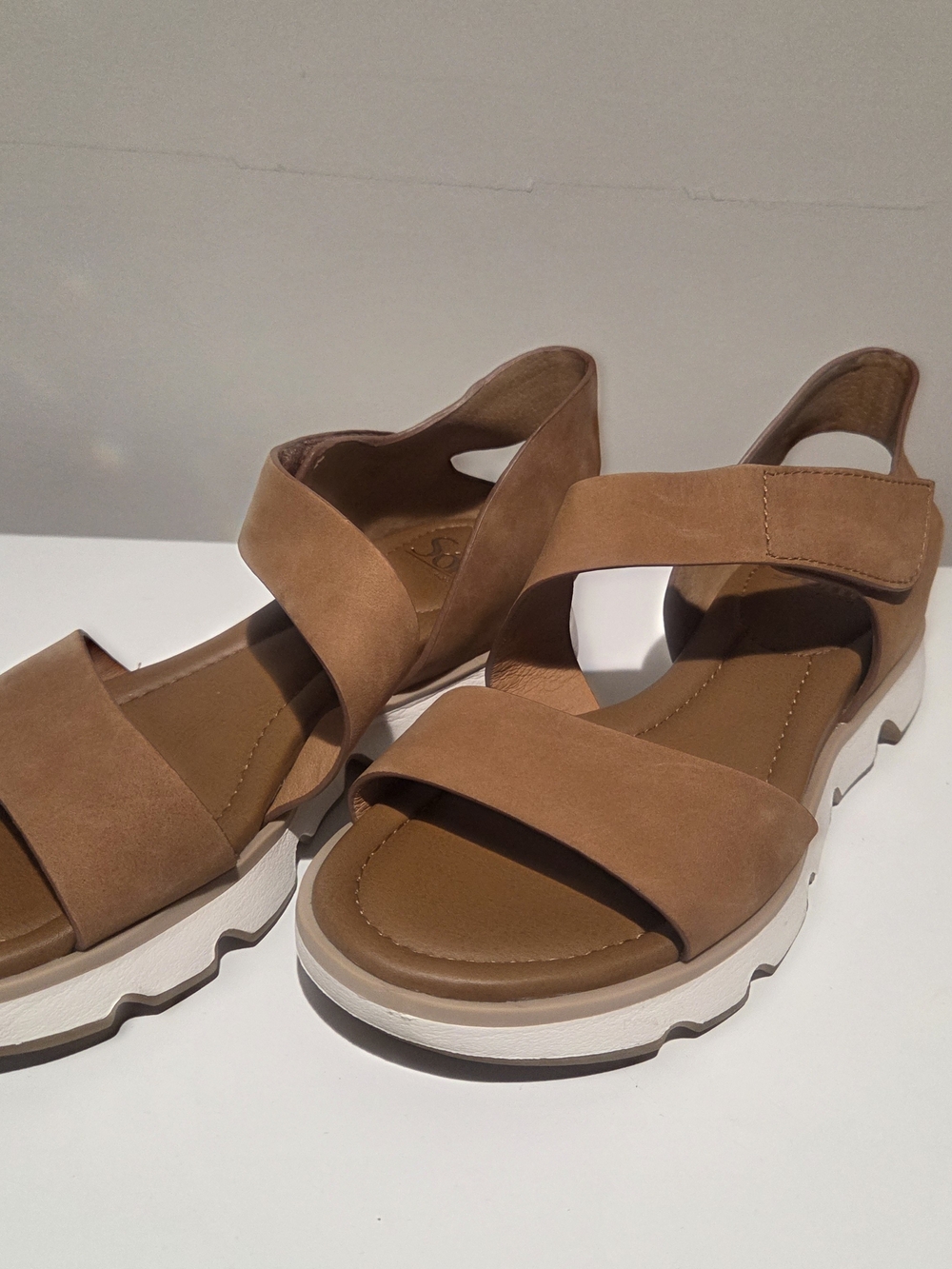 Sofft Khell Leather Wedge Sandal Tan Luggage Size 8.5M (Fits 8) - Excellent Cond